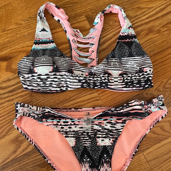 Pink Patterned Bathing Suit Brand: Tini Bikini Swimwear Size: XS (Top & Bottom) - Picture 2 of 9
